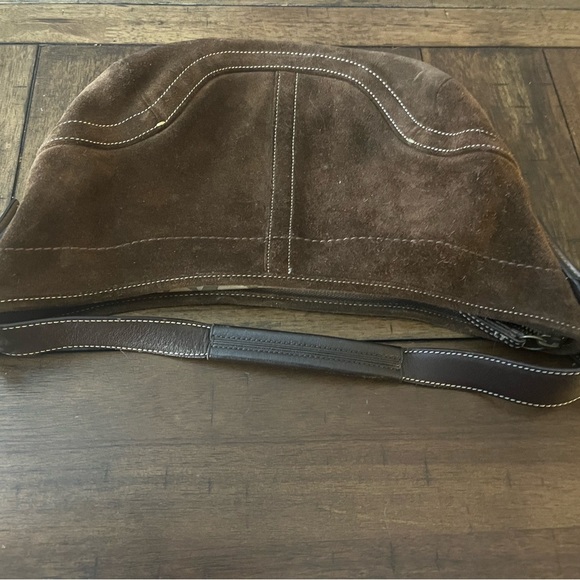 Coach Suede shoulder Bag with Curved Design - Picture 7 of 13